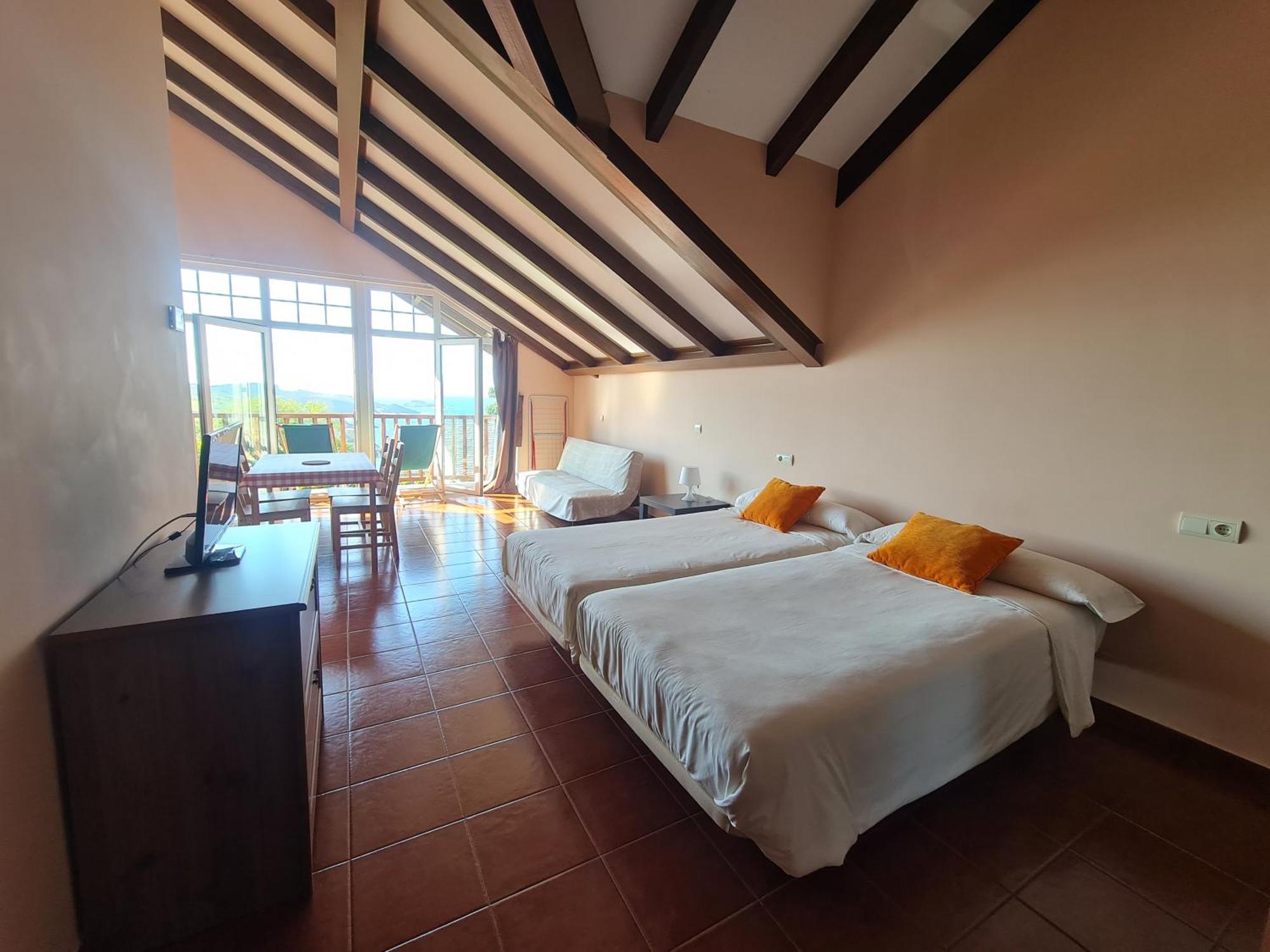 Casa Tesera El Franco Bilik gambar